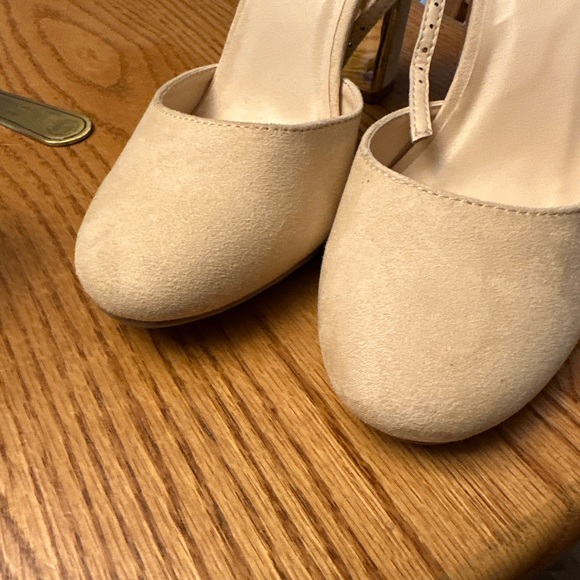 Lulus cream velvet gold accent on heel 8. - Picture 9 of 9